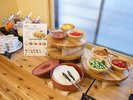 Breakfast/朝食ビュッフェ:好きな具材で朝タコスを作ろう!