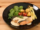 Dinner/夕食:コース例…あぶくまメイプルサーモンと地元野菜のグリル
