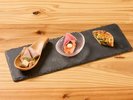 Dinner/夕食:コース例…前菜3種(季節や仕入れにより内容は異なります)