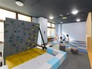 Kids Room/キッズルーム:お子様用ボルダリングウォールも設置※保護者様の監督下でご利用ください。