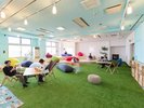 Relax Room/リラックスルーム:たくさんのYogiboや漫画コーナーが、滞在中の癒しの場として人気。