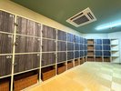 Hot Springs/温泉:男性の湯脱衣所には鍵付きのロッカーがあるので安心です