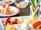 朝食バイキング一例:色とりどりの洋食一例
