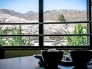 雄大な景色を眺めながら朝食をどうぞ。