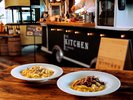【ブッフェレストラン】アウトドア気分が楽しいキッチンカーでは、2種類のパスタをご提供。