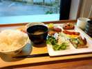 朝食