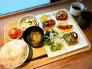 朝食