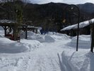 冬期 コテージまでの通路(雪の量多い季節)