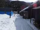 冬期 コテージまでの通路(雪の量多い季節)