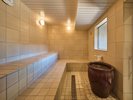 7F屋上エリア 塩サウナ 壁・座面には信楽陶板を使いラジウム岩盤浴の効果もあります