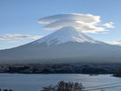 ・富士山の山頂付近に時折現れる笠雲