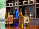 ・【バーラウンジ】多様な種類のお酒をご用意しております。充実の品揃えからお好みのお酒をお探しください