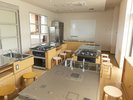 調理道具やオーブンなど完備したキッチン実習室あり。お料理教室など可能