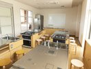 調理道具やオーブンなど完備したキッチン実習室あり。お料理教室など可能