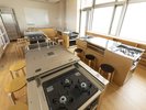 調理道具やオーブンなど完備したキッチン実習室あり。お料理教室など可能