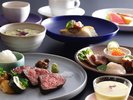 ご夕食は、県内の旬の食材と国産黒毛和牛を使用した和洋食のコース料理