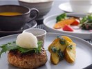 ランチ:ヤマトポークと黒毛和牛の自家製手ごねハンバーグ【おろしポン酢】