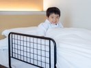 お子さまの就寝時落下防止にベッドガードの設置も可能です ※数に限りがございます ※写真はイメージです