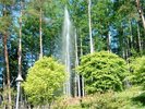 玄関脇の『間欠泉』。豪快に吹き上げる天然の噴水は他ではなかなか見られない光景です
