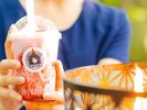 併設のカフェでの人気メニュー「スーパーいちごフリージー」