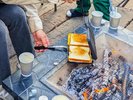 朝食のたき火でホットサンド