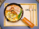 併設カフェのガリトマベーコンの鉄鍋パスタ