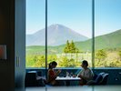 ロビーラウンジからみた富士山