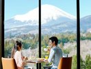 朝食 TROFEOイタリアンからみる朝の富士山