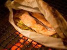 “フジアトランティックサーモン”と春キャベツの紙包み焼き 蕗味噌