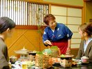 仲居さんからお料理の説明