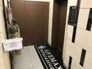 ◆エレベーターホール◆フロントに向かって左にございます。
