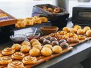 【朝食ビュッフェ】バリエーション豊富なパンをお楽しみください。(イメージ)