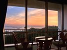茜色に染まる三河湾。お部屋からの眺望(客室により見え方が異なります)