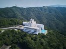 【外観】山頂からの絶景。四季折々の山々と三河湾の眺望をお楽しみください。