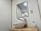 室内には、洗面台もございます。