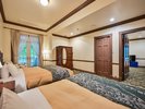 【フォース】心地良い眠りで定評のあるシモンズ社製のベッドには落ち着いたベッドカバーを