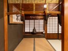 *【菊の間】置物(壺)