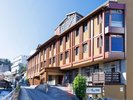 『懐かしさ』と『旅情』を誘う外観。建物の裏には、自家源泉が湧き出る当館。贅沢な時間をどうぞ。