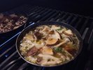 きのこと野菜をふんだんに使用したアヒージョは、クセになるほどのおいしさ