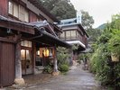 お着きをお迎えする玄関停車してお荷物の積み下ろし、通り抜けができます