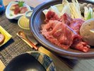 *【牛鍋風すき焼き】国産牛肩ロースとお野菜を特製割り下でお召し上がりください。