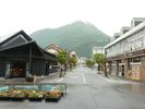 由布院駅正面 由布岳を一望