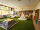 #図書室 大小様々なイベントに現れる移動図書館「paradise books」が監修する図書室です。