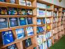 #図書室 大小様々なイベントに現れる移動図書館「paradise books」が監修する図書室です。