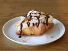 朝食 / 「クロワッサンサンド」 お店で焼き上げるクロワッサンを使用 ※イメージ