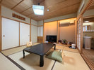 #和室8畳〈菊〉 昭和初期の趣を今に伝える、数寄屋造りの純和風客室。