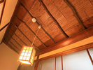 #和室10畳〈梅〉 職人の技巧が凝らされた数寄屋造りの屋根。