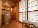 #和室6畳〈蔦〉 広縁・洗面所・トイレを完備し、ゆったりと安心してお過ごしいただけます。