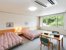 洋室|車椅子でも自由に移動できる広い客室 ※一部バリアフリーでない箇所があります
