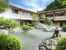 日本庭園|豊かな緑に包まれて、ほっと和みの庭園。噴水の音がさわやかに響く